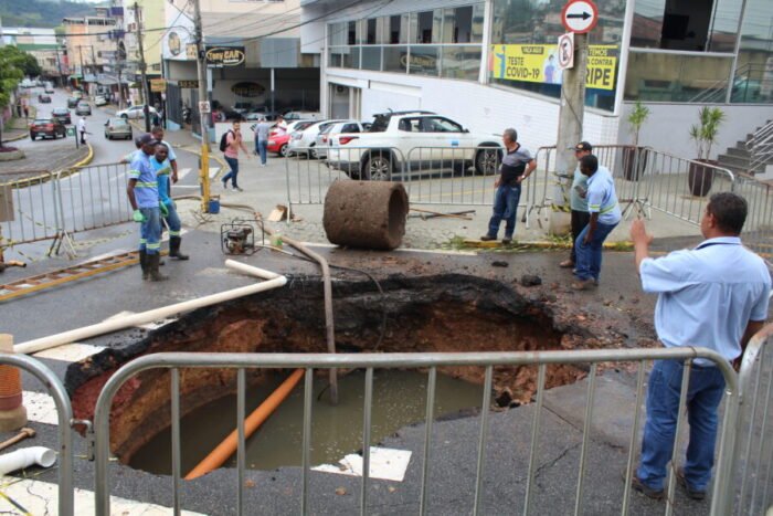 Prefeitura De Jo O Monlevade Faz Reparos Na Rua Pedro Bicalho